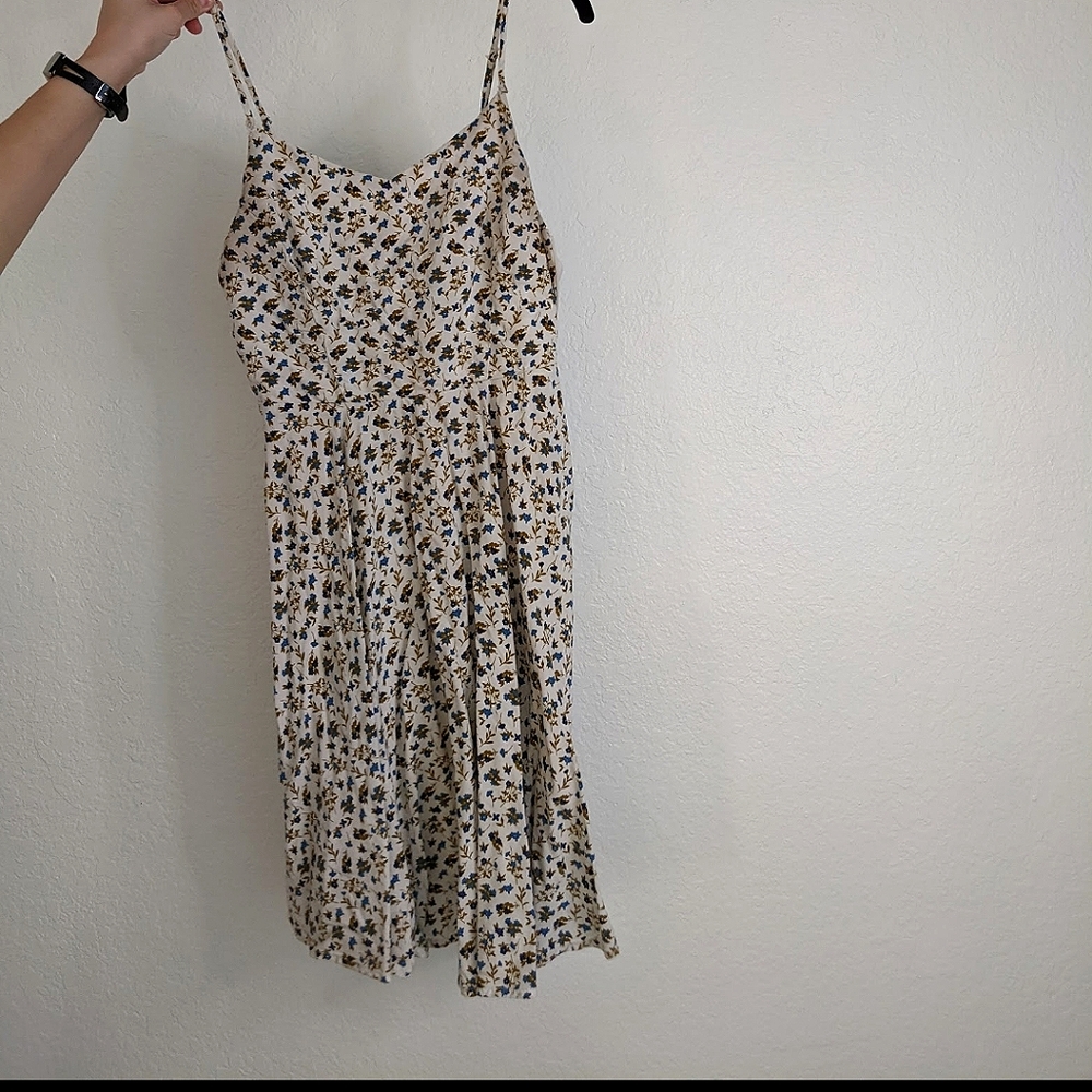 White floral daydress